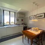 Loft Di Charme Con Travi Affrescate