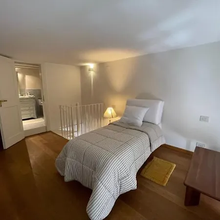 Apartament Loft Di Charme Con Travi Affrescate Ferrara