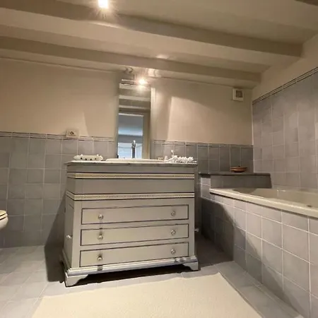Apartament Loft Di Charme Con Travi Affrescate *