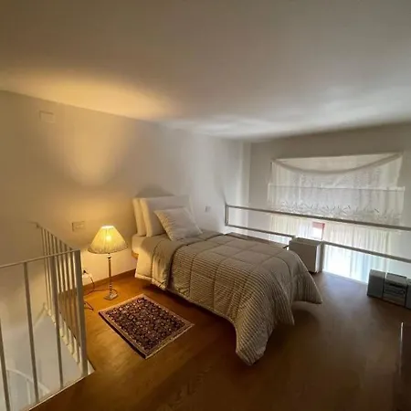 דירה Loft Di Charme Con Travi Affrescate