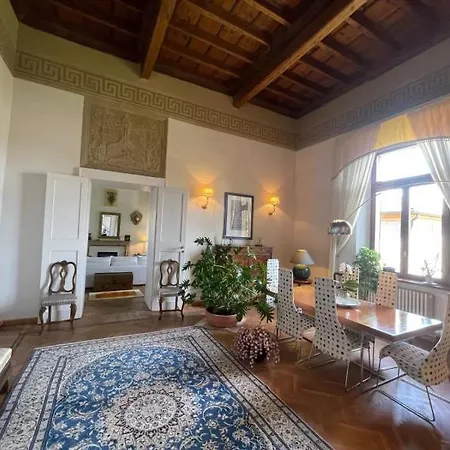 Apartament Loft Di Charme Con Travi Affrescate *