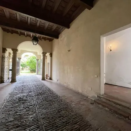 Apartament Loft Di Charme Con Travi Affrescate