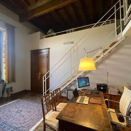 Loft Di Charme Con Travi Affrescate * פררה