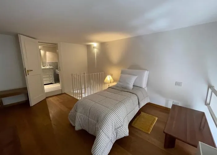 Apartament Loft Di Charme Con Travi Affrescate Ferrara