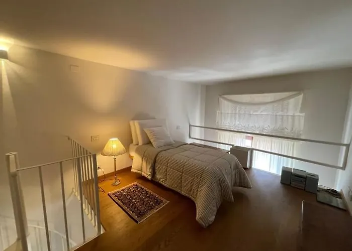 Apartament Loft Di Charme Con Travi Affrescate