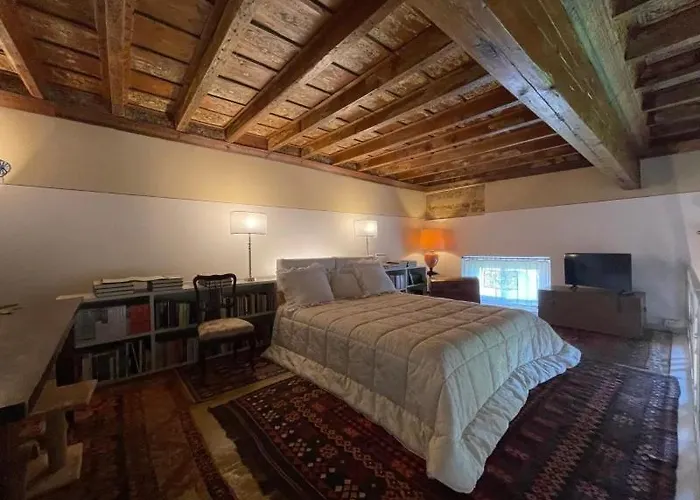 Apartmán Loft Di Charme Con Travi Affrescate