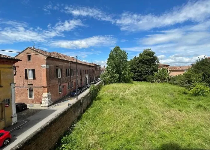 Loft Di Charme Con Travi Affrescate